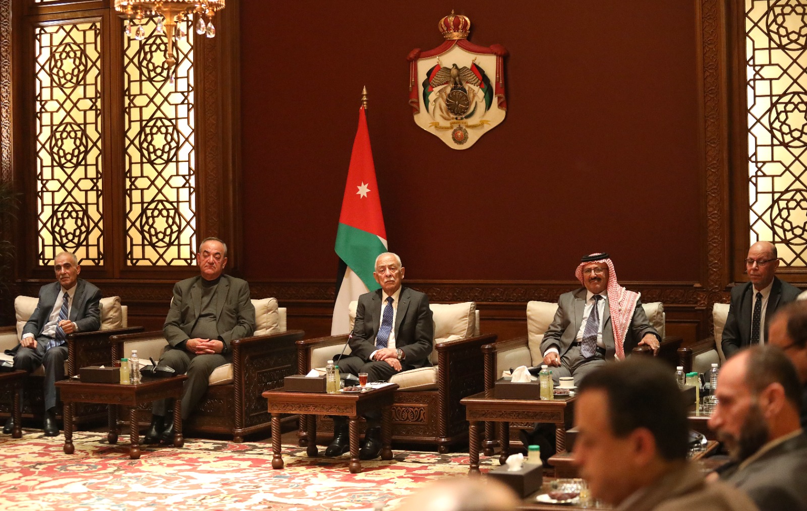 رئيس الديوان الملكي يلتقي شيوخ ووجهاء يازور