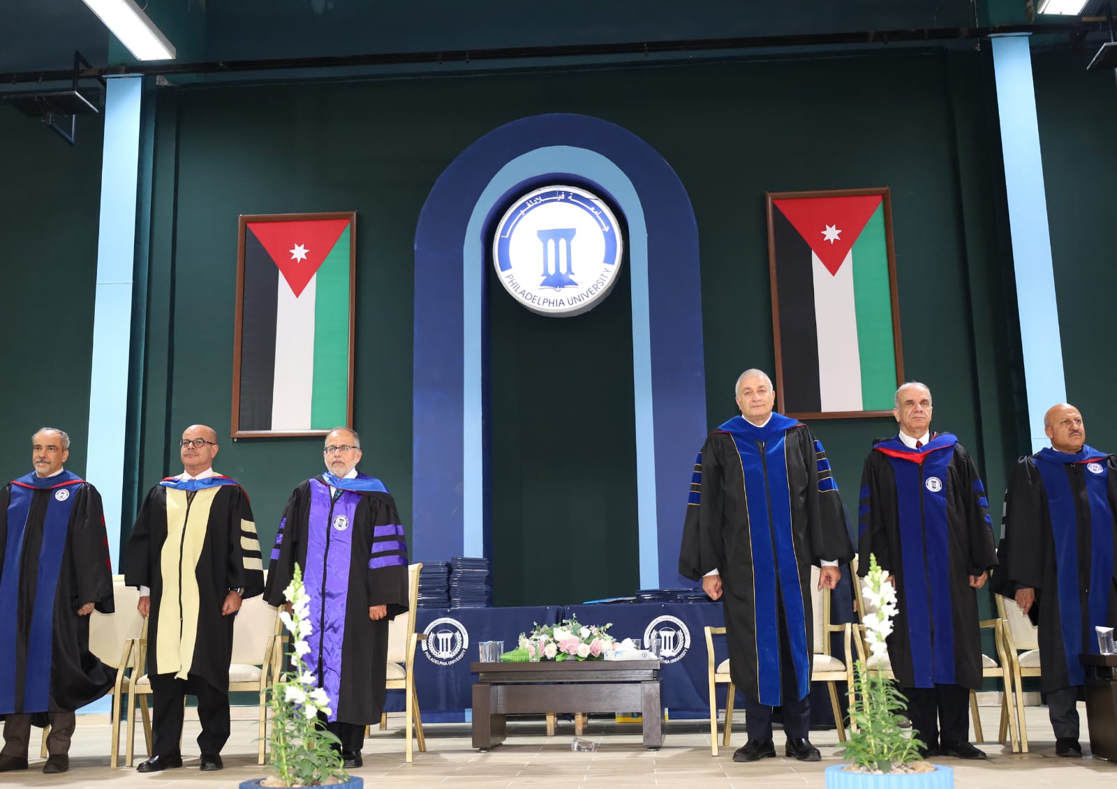 فيلادلفيا تحتفل بتخريج كوكبة جديدة من خريجيها – شاهد الصور