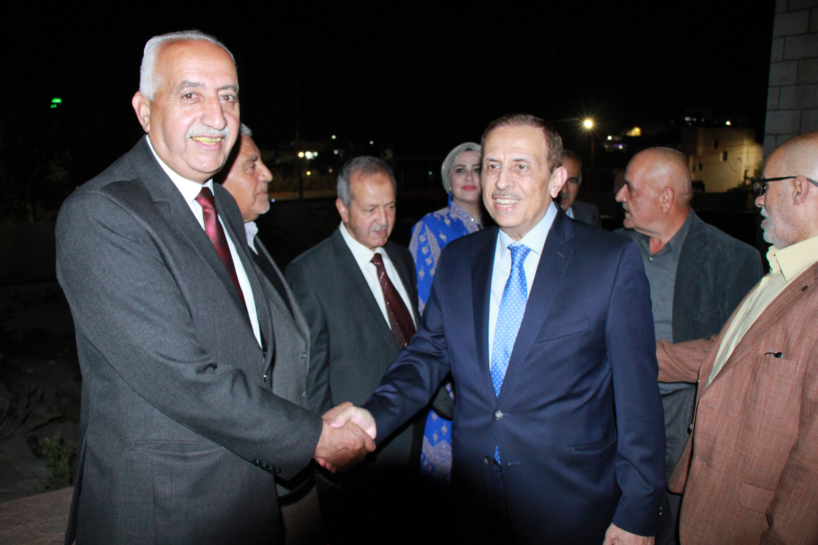 الدكتور فوزي الحموري رئيس المجلس المركزي في حزب تقدم يكرم عدد من السيدات في عجلون