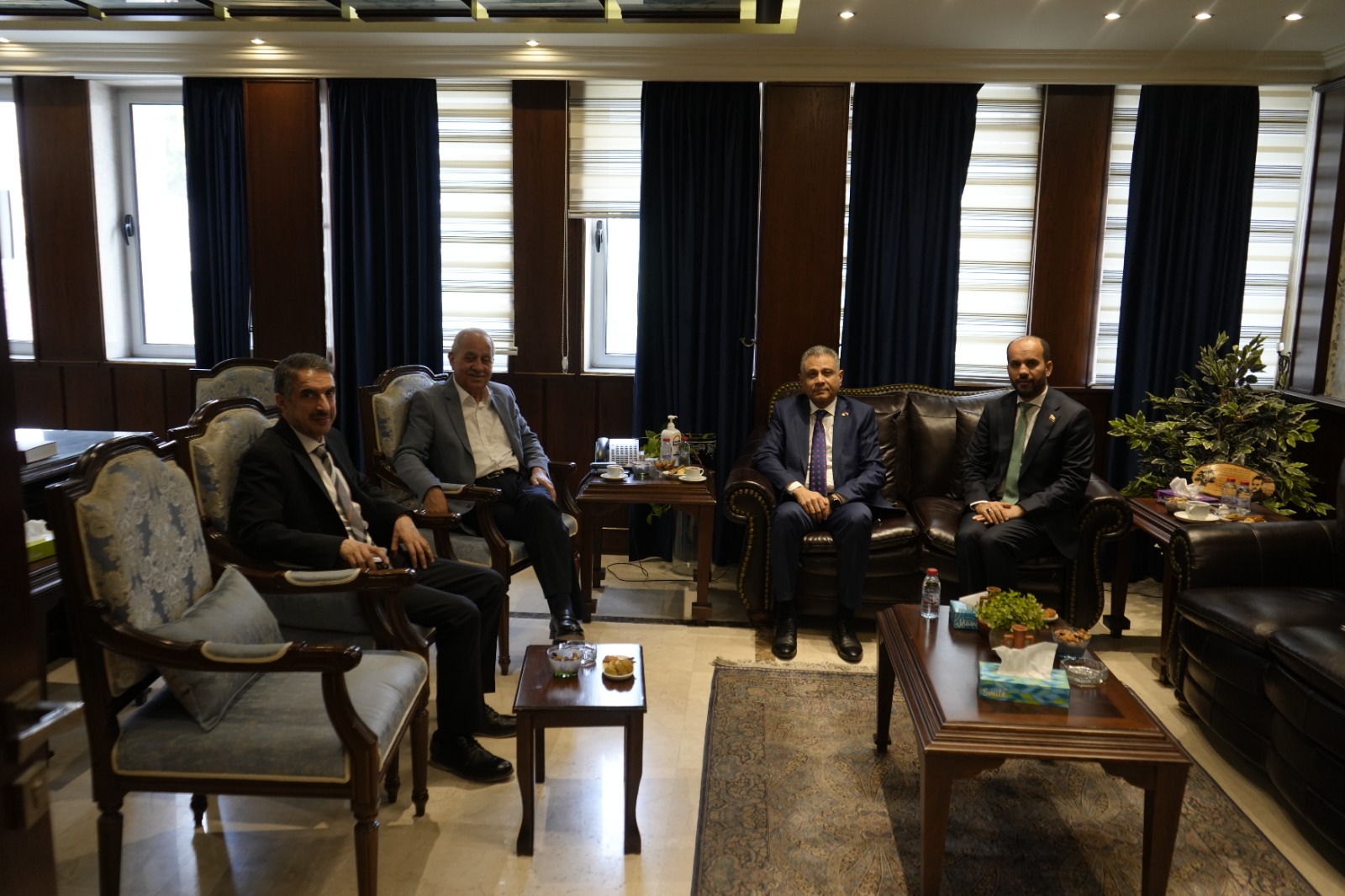 صناعة عمان” تبحث تعزيز العلاقات الاقتصادية مع اليمن