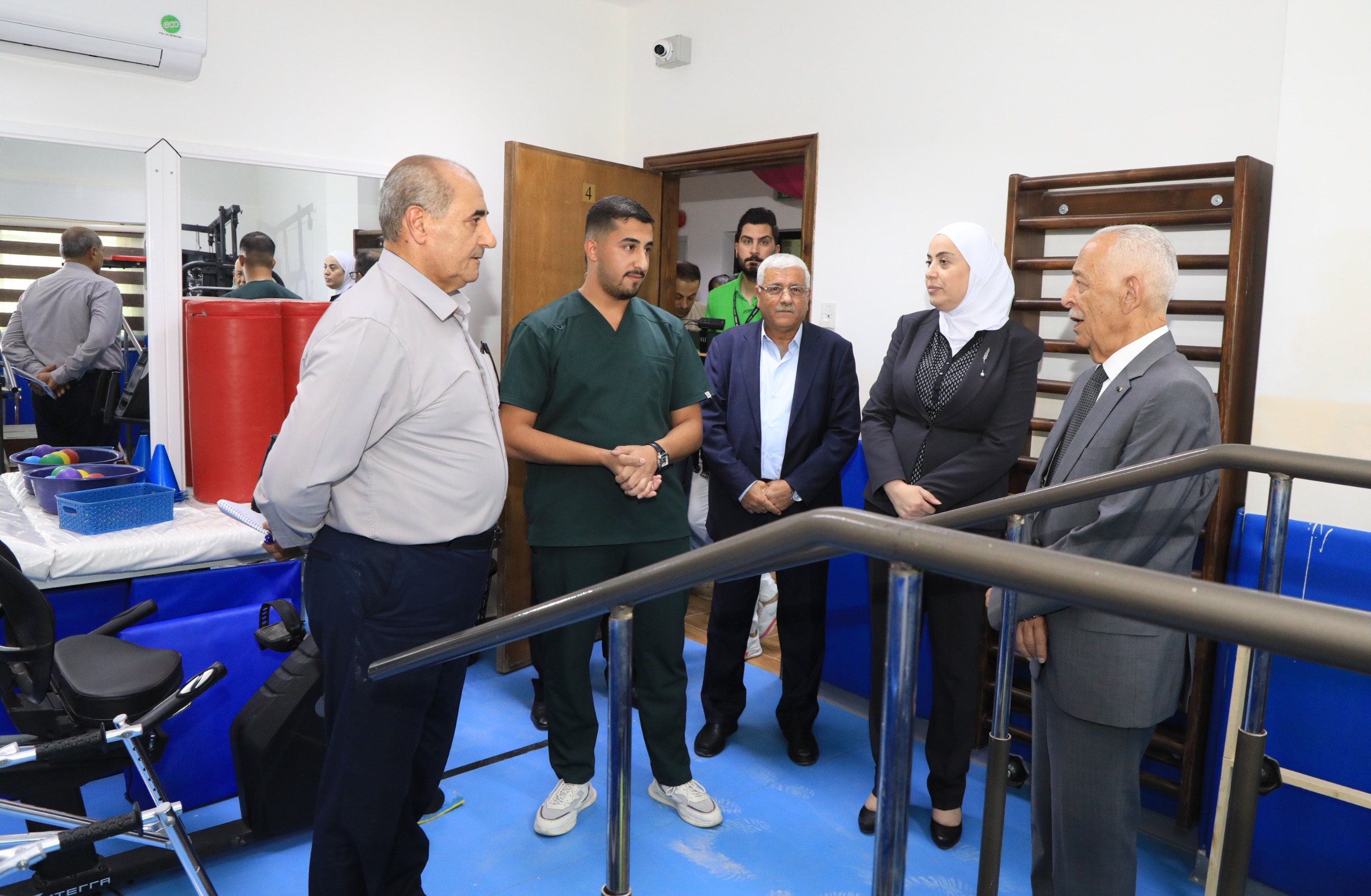 رئيس الديوان الملكي يفتتح ويتفقد مشاريع مبادرات ملكية بالرمثا