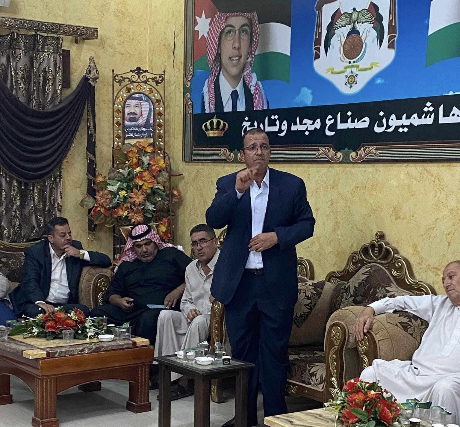 يوسف ابو هويدي مرشح قائمة عزم المحلية يحلق عاليا في سماء الزرقاء