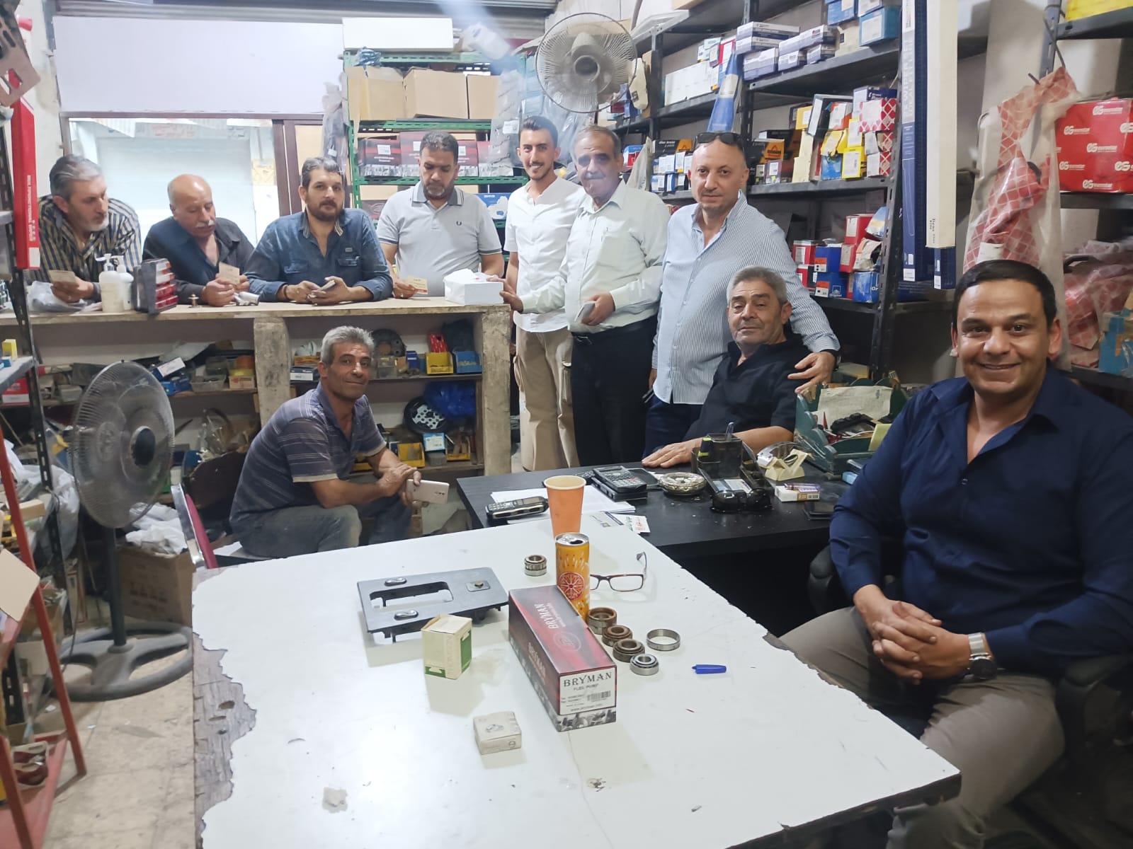 د. ايمن ابو هنية من حزب عزم يزور العمال واصحاب المهن في حرفيين الزرقاء