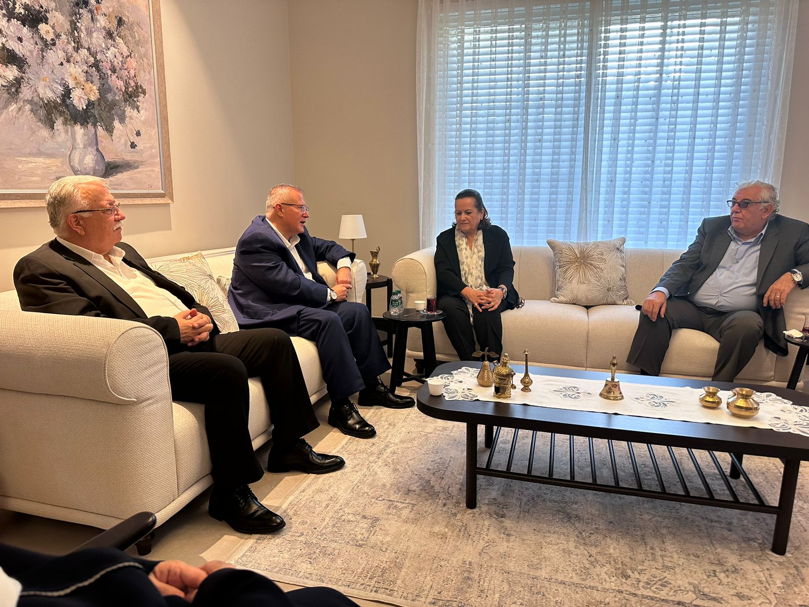 سمو الاميرة سناء عاصم تقدم واجب العزاء لآل أبزاخ وآل سعاده بوفاة المرحومه الحاجة فرحه سعاده