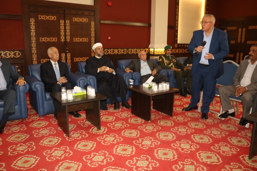 مندوبا عن الملك وولي العهد.. العيسوي يعزي آل أبزاخ – صور وفيديو