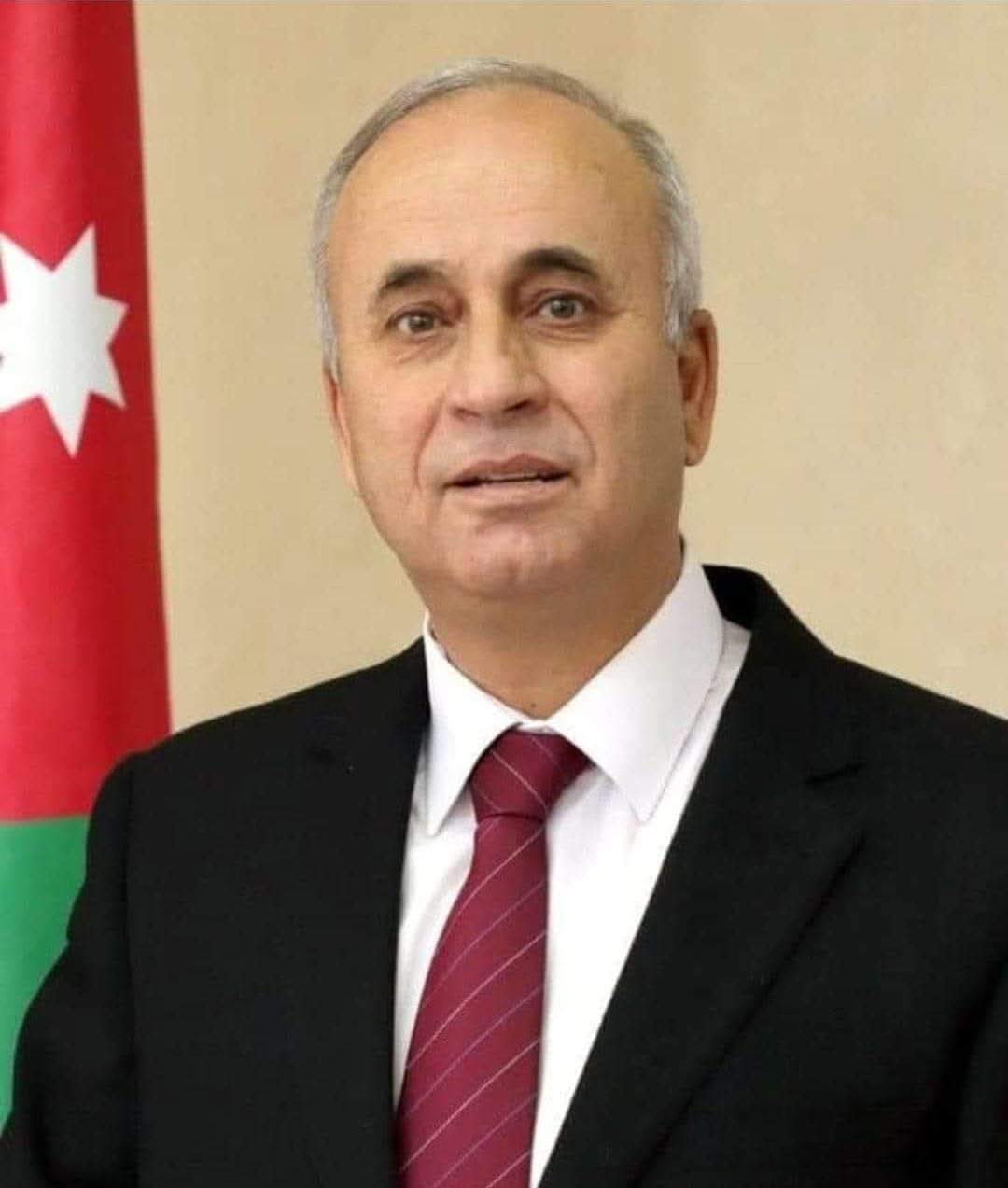 القاسم يهنيء مدير عام دائرة الضريبه
