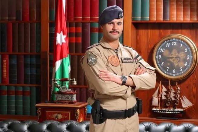 الاقتصادي عقاب العدوان يبارك لابن أخته الطيار المقاتل غيث الطراونة بتخرجه بتقدير امتياز