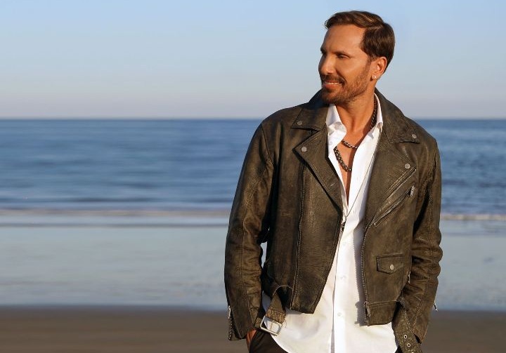 إطلاق فيديو كليب “نكبر سوا” للفنان عزيز عبدو.