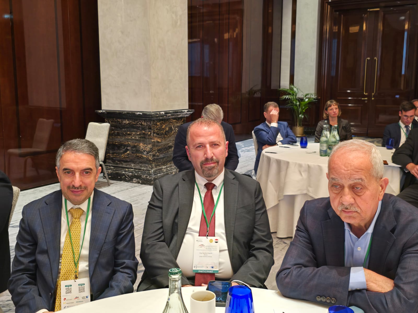 الحغبير يزور مراكز تجارية ويبحث تعزيز تواجد المنتجات الأردنية في أسواقها