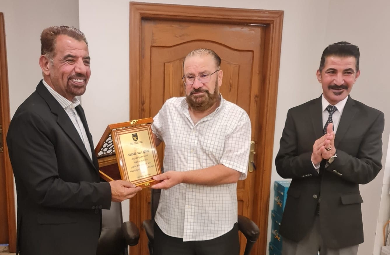 شركة العقرب للأمن والحماية تكرم الدكتور العقيد المتقاعد احمد القطاونه