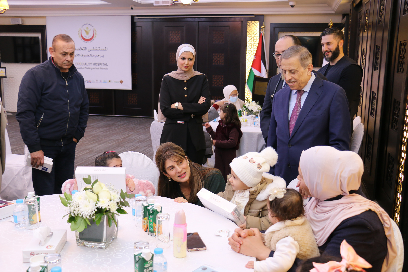 الأميرة دينا مرعد تزور المستشفى التخصصي وتتابع أوضاع مرضى غزة