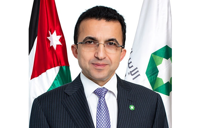 سامر التميمي… قصة نجاح مصرفي تقترب من الناس وتكسر الحاجز بين الأرقام وحياة المواطن