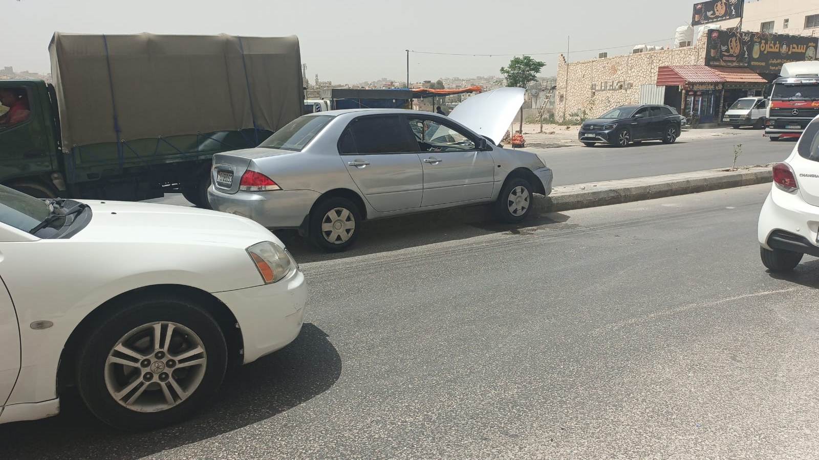 حادث مروري جديد في الزرقاء يعيد المطالبة بتعزيز السلامة على طريق حي الحسين – الزواهرة